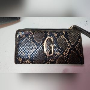 GORGEOUS NEW GUESS WALLET